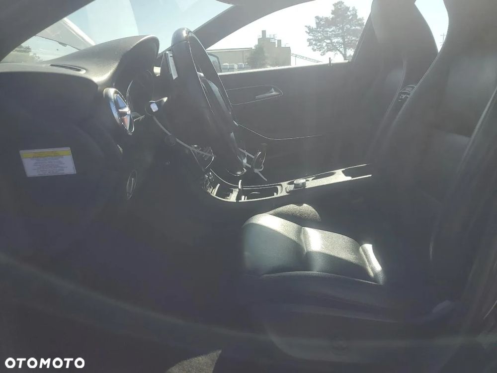 Mercedes-Benz CLA 250 7G-DCT StreetStyle - 7