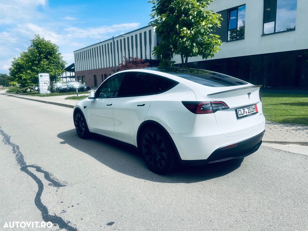 Tesla Model Y - 3