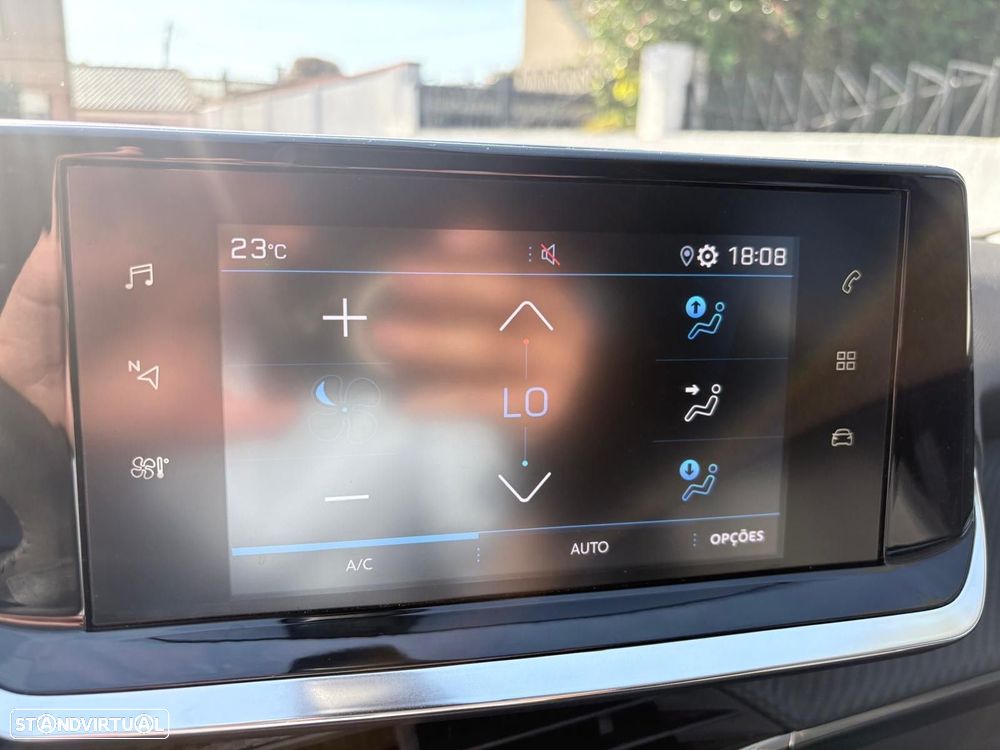 Peugeot 2008 1.2 PureTech Allure - 24