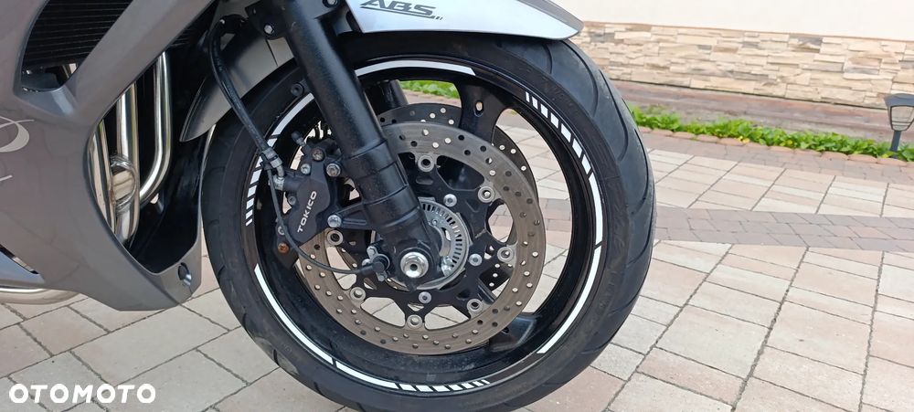 Suzuki GSX - 26