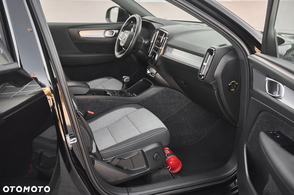 Volvo XC 40 T3 Momentum Pro - 30