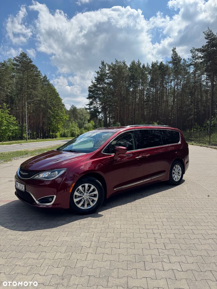 Chrysler Pacifica - 1