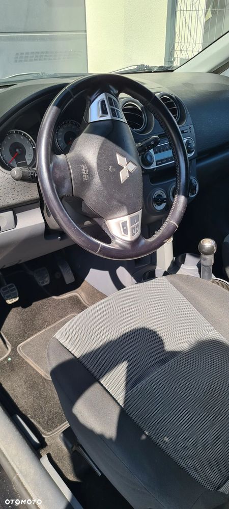 Mitsubishi Colt - 2