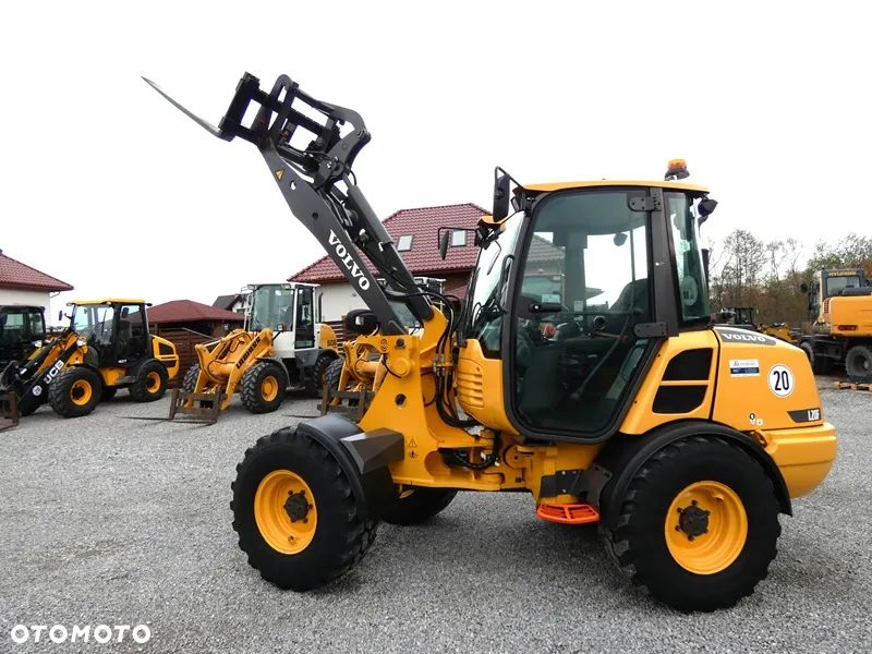 Volvo L20F Z Niemiec / Tylko 2.300mtg / Stan Idealny / - 35