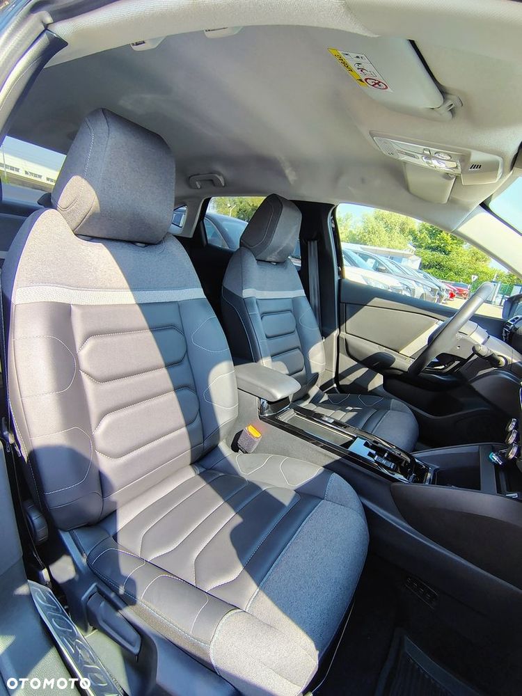 Citroën C4 EV136 50kWh Shine - 10