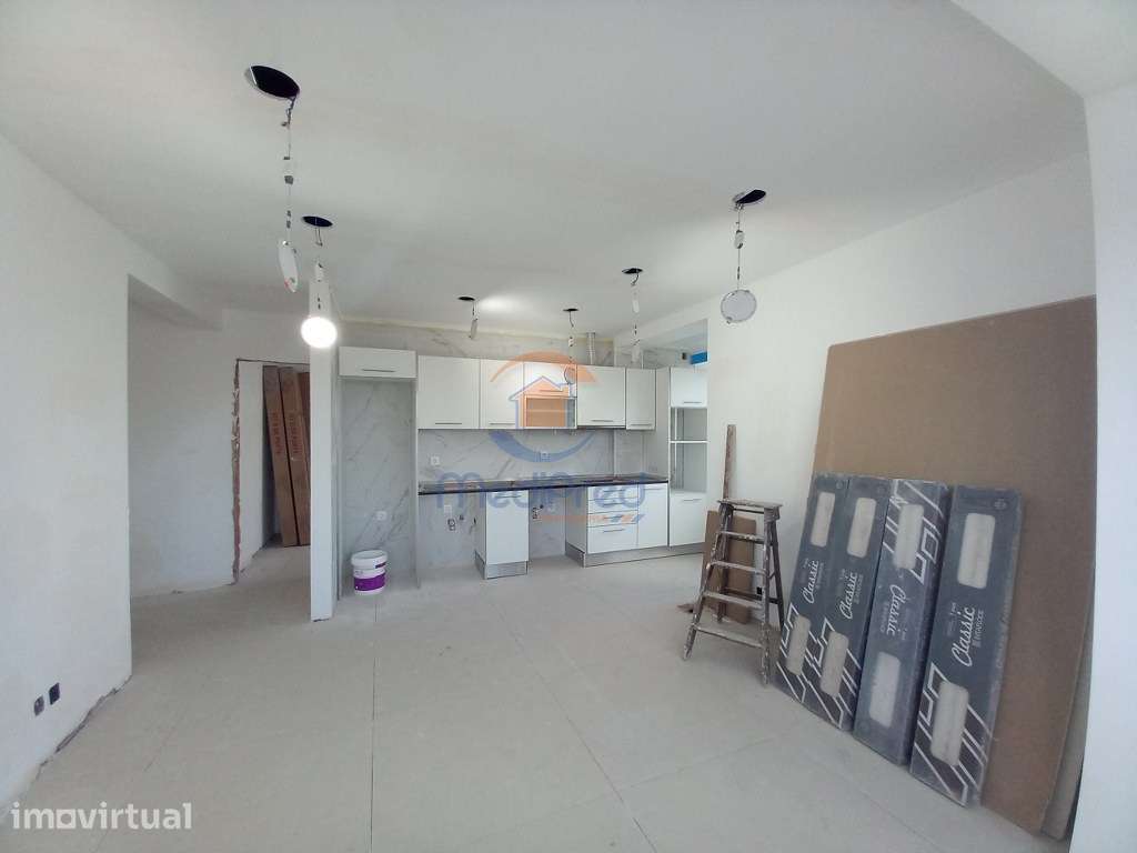 Apartamento T4 remodelado com varanda no Laranjeiro - Grande imagem: 3/36