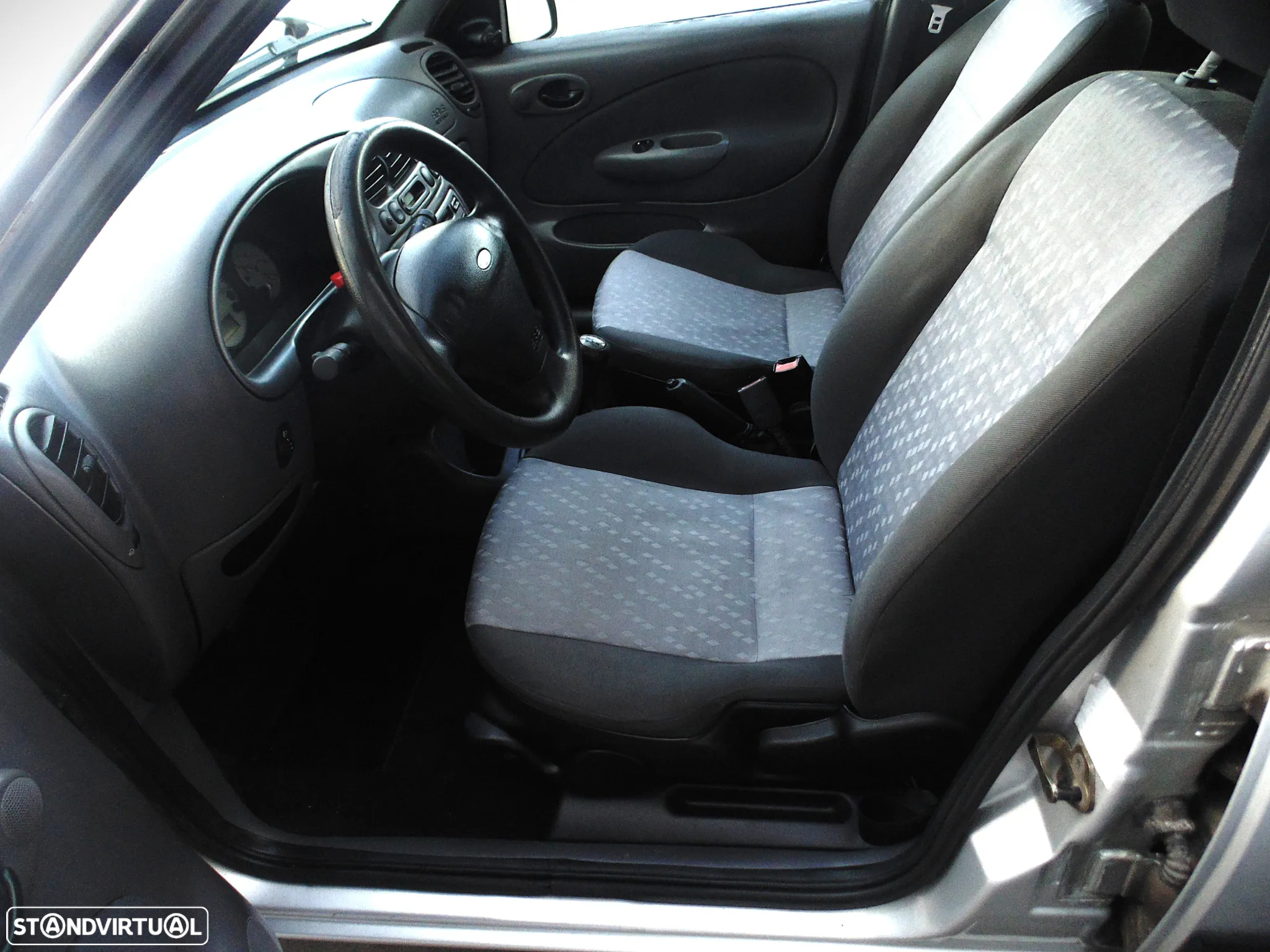 Ford Fiesta 1.25 Techno - 31