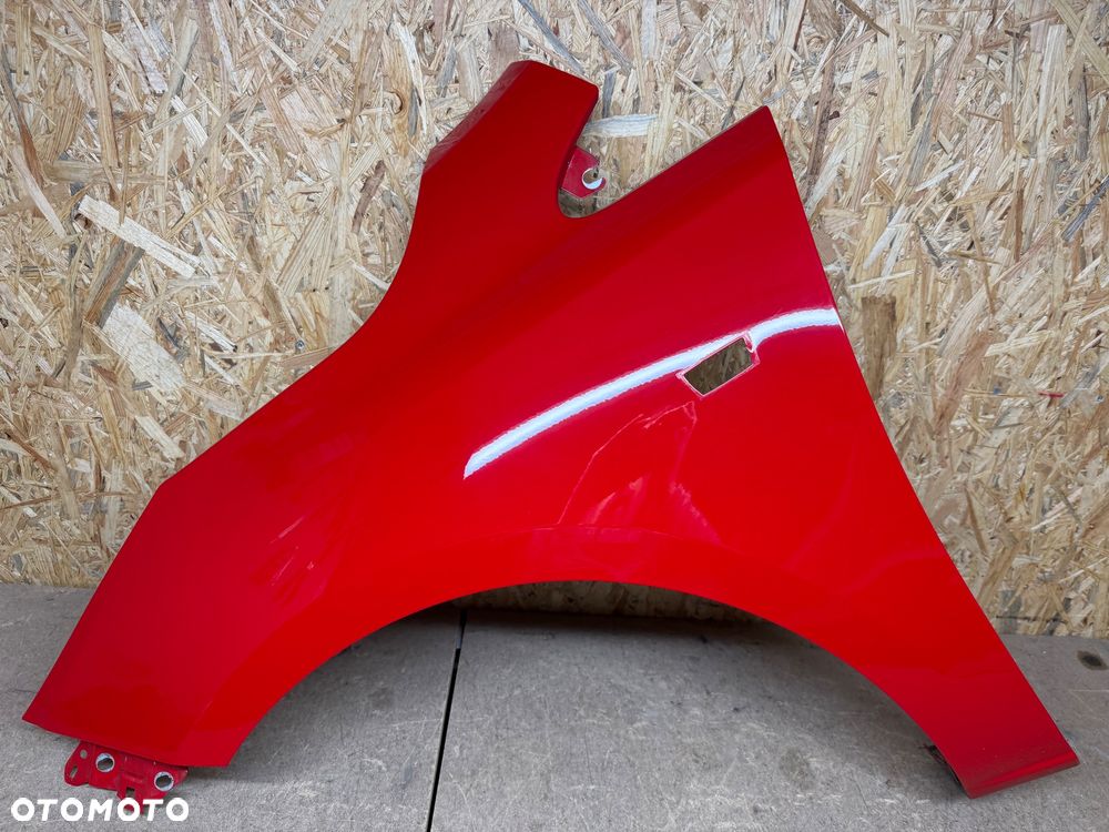 BŁOTNIK LEWY PRZÓD LEWY PRZEDNI OPEL CORSA E CZERWONY 50B - 31