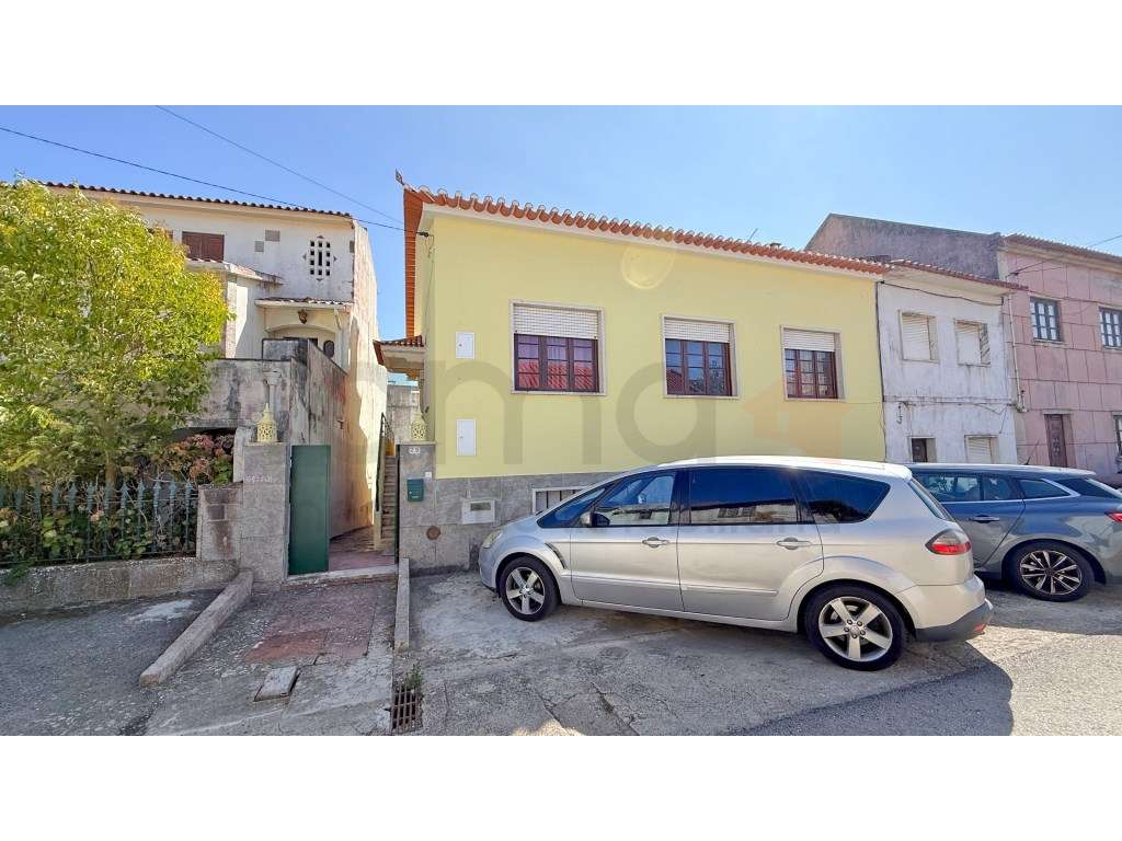 Moradia de 2 pisos na Labrugeira, Ventosa, situada no meio da povoa... - Grande imagem: 2/60