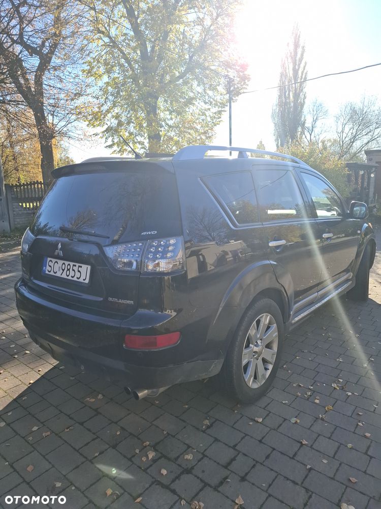 Mitsubishi Outlander - 2