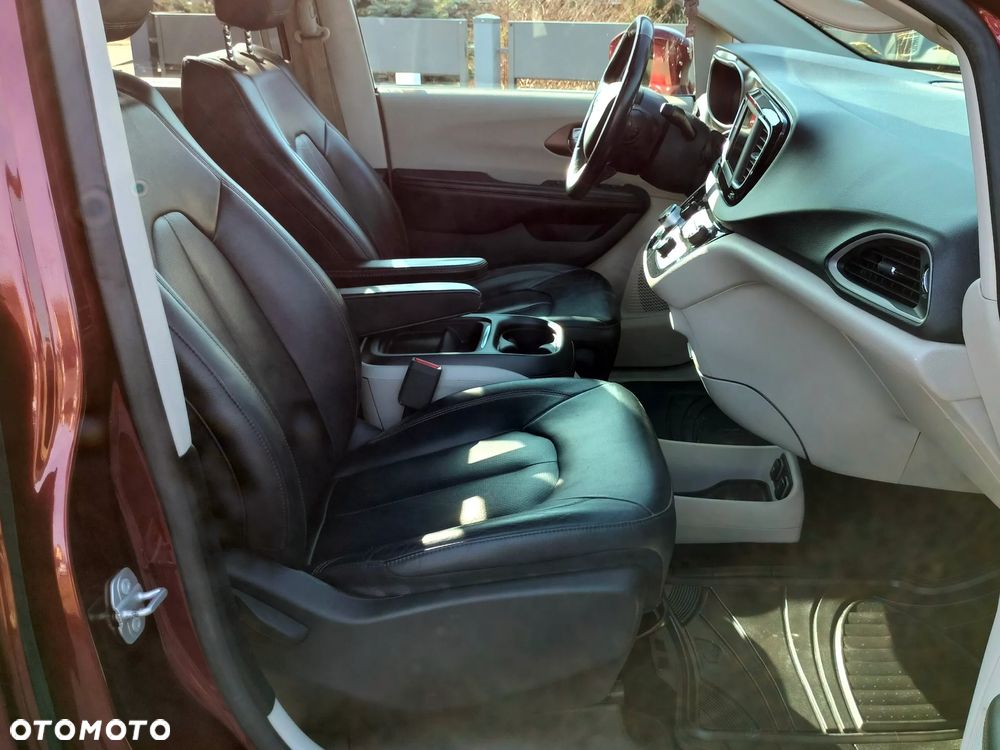 Chrysler Pacifica - 5