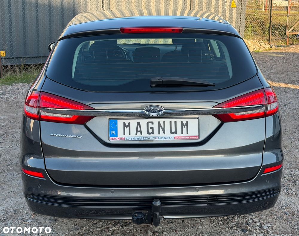 Ford Mondeo - 32