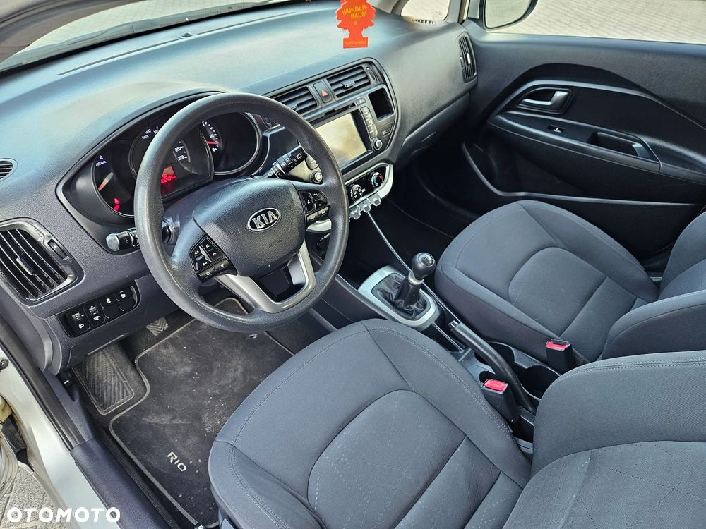 Kia Rio - 10