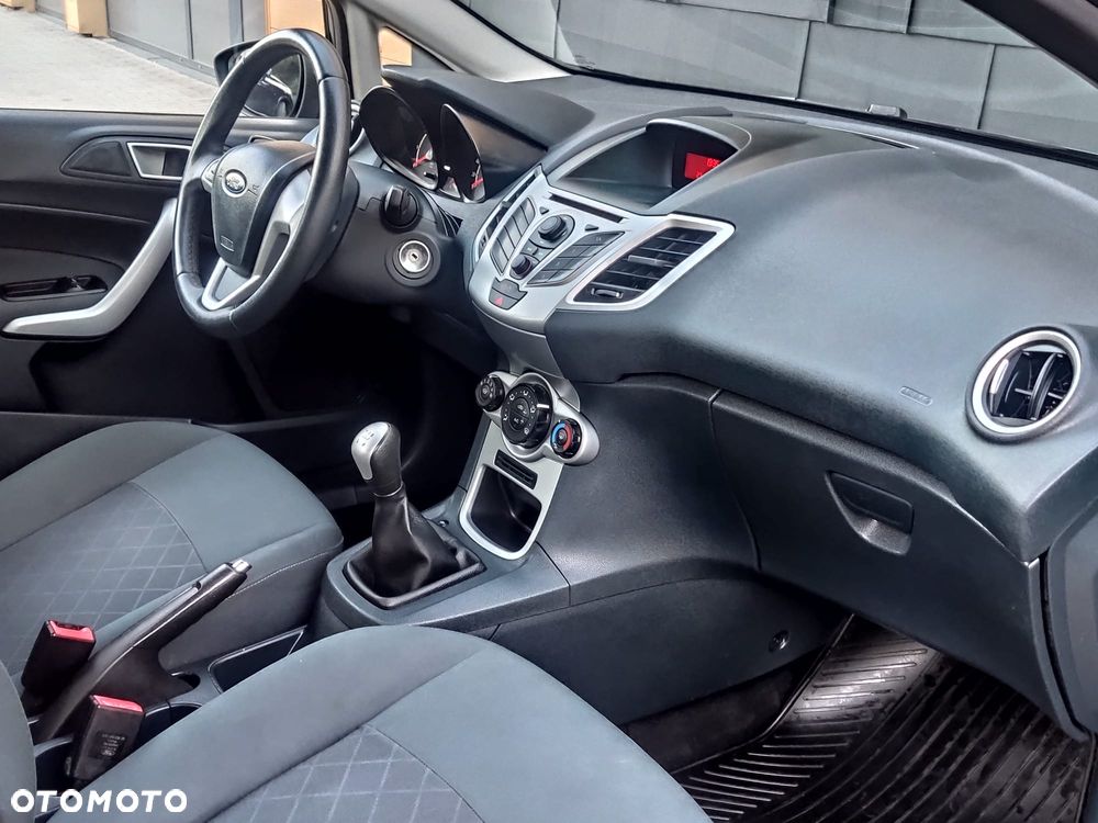 Ford Fiesta 1.4 Trend EU5 - 11