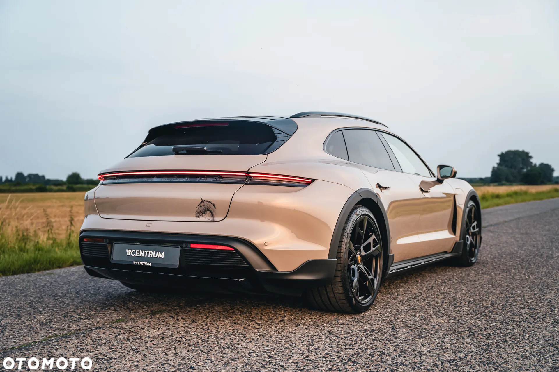 Porsche Taycan 4S Cross Turismo - 7