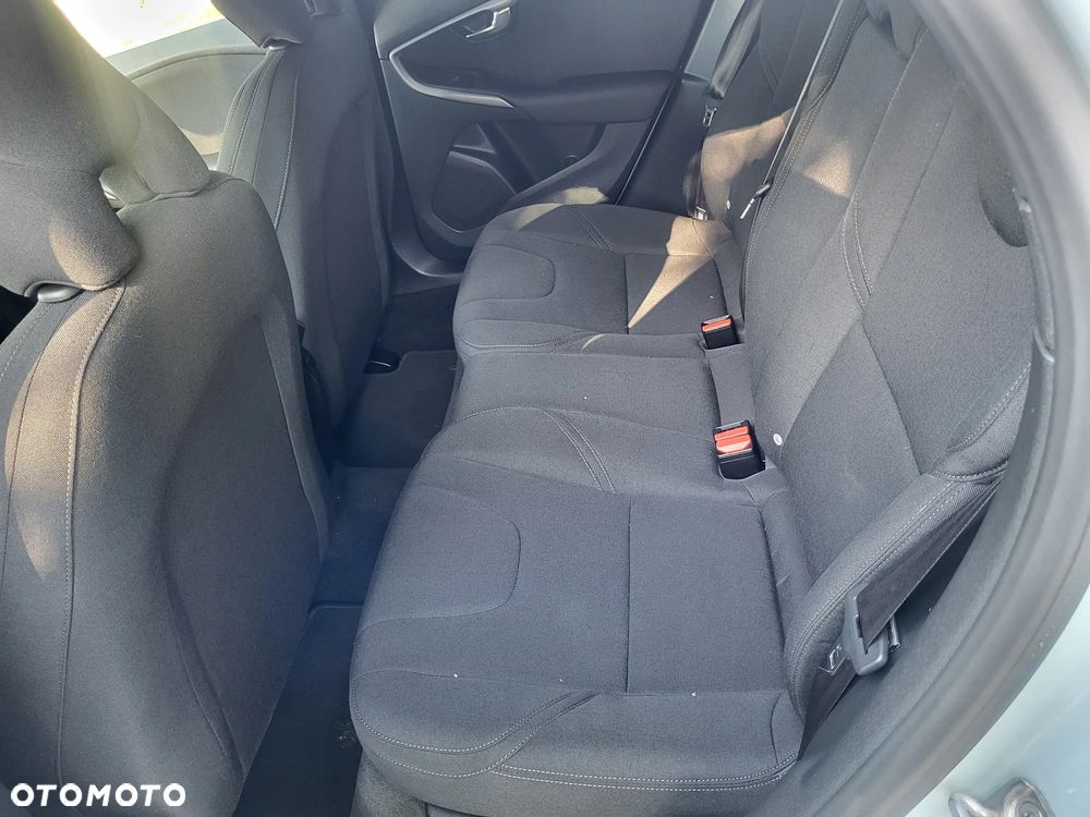 Volvo V40 T2 Momentum - 13