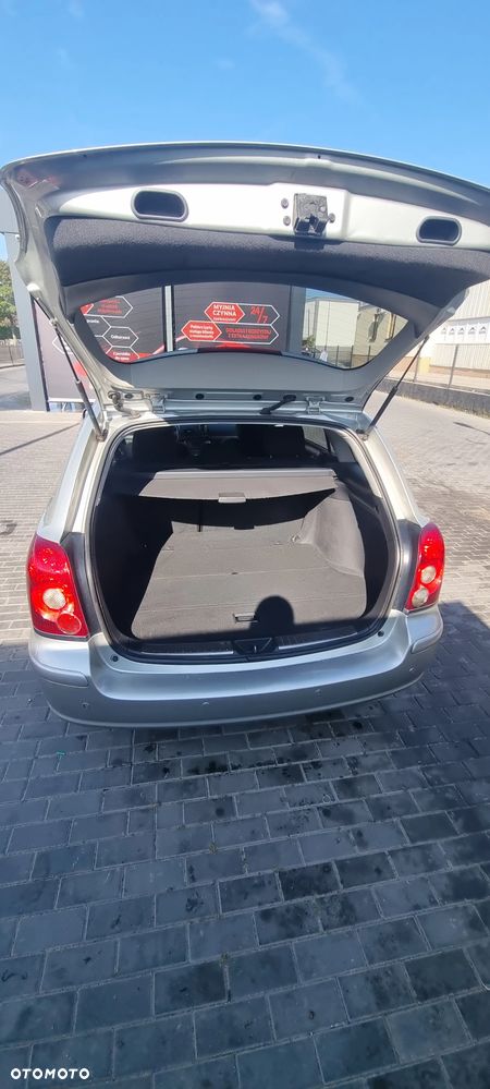 Toyota Avensis 2.0 D-4D - 10
