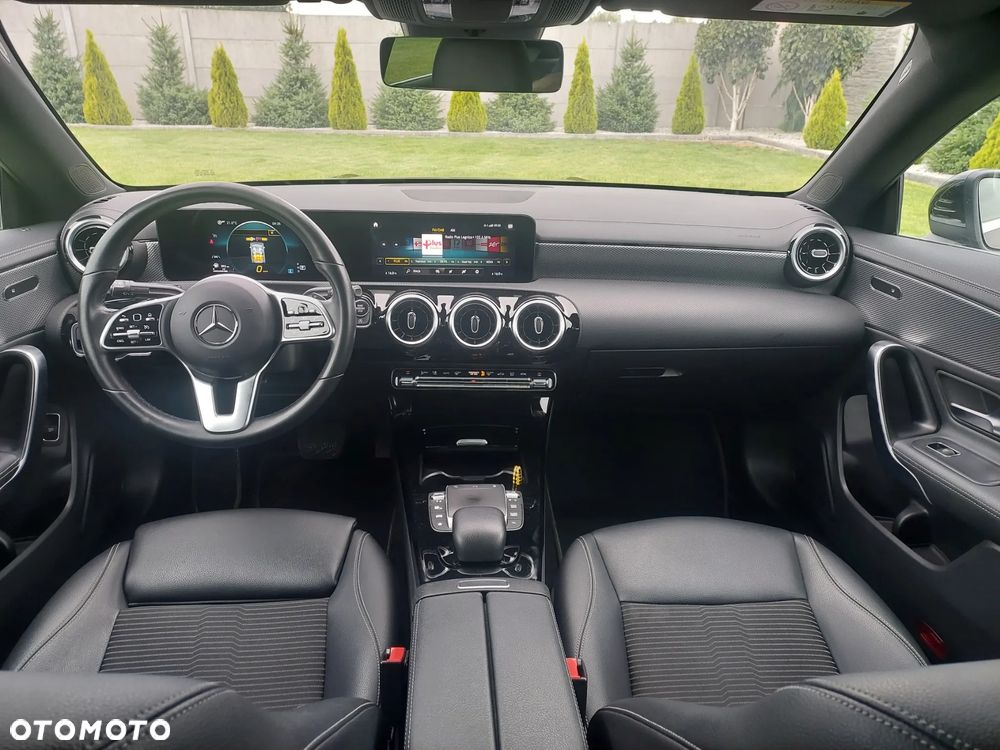 Mercedes-Benz CLA 200 d Progressive 8G-DCT - 20