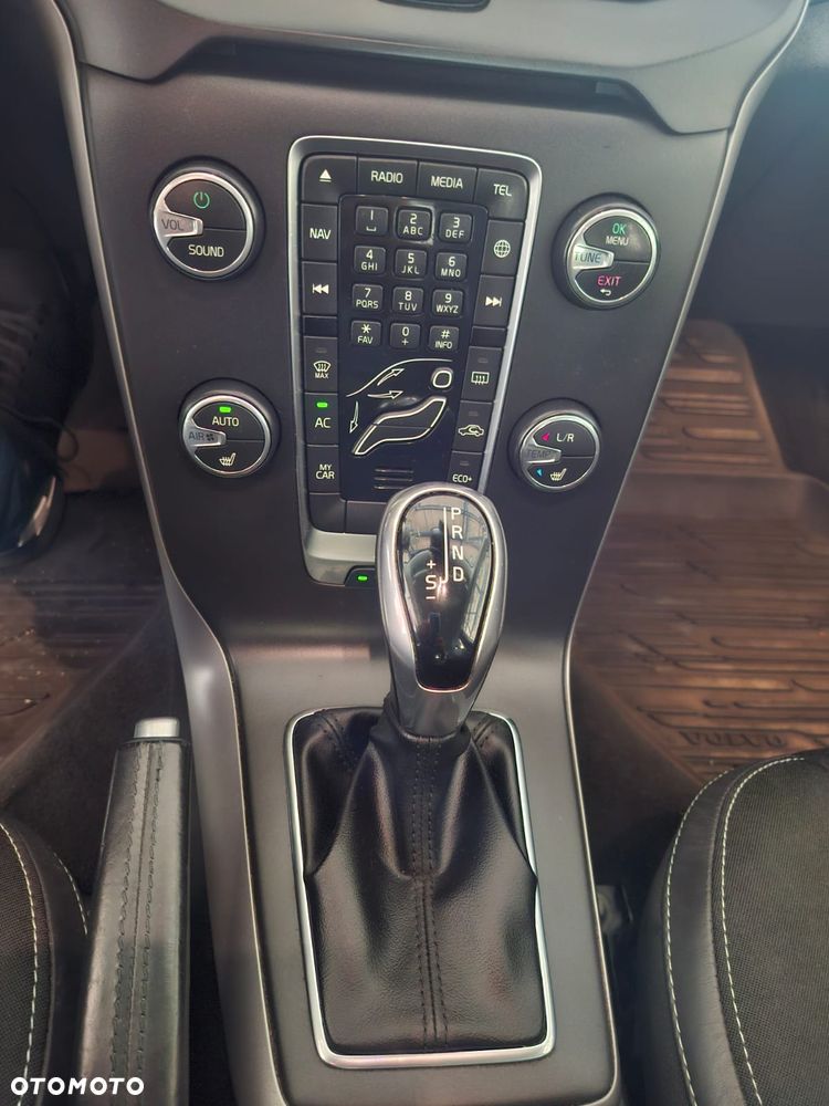 Volvo V40 D2 Drive-E Momentum - 10