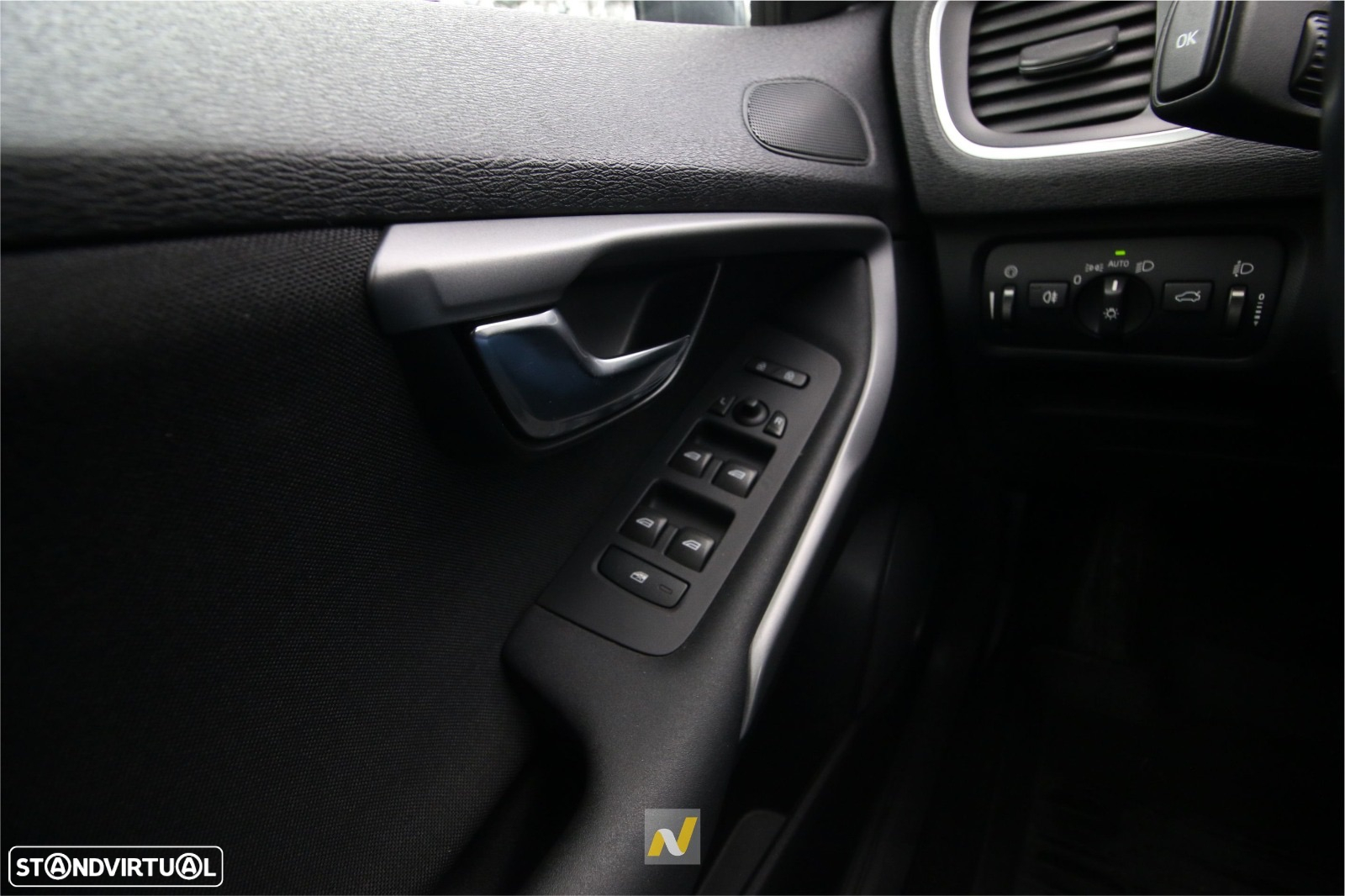 Volvo V40 1.6 D2 Momentum Powershift Eco - 8