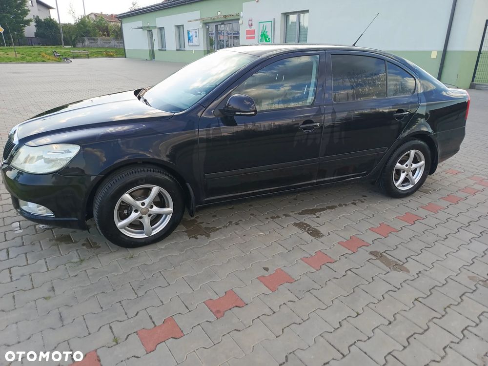 Skoda Octavia 1.6 Ambiente - 10