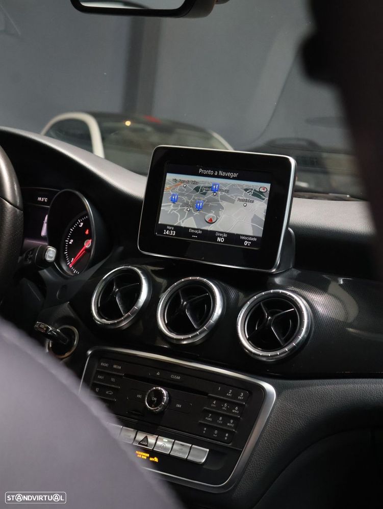 Mercedes-Benz CLA 220 d 4Matic 7G-DCT Urban - 17