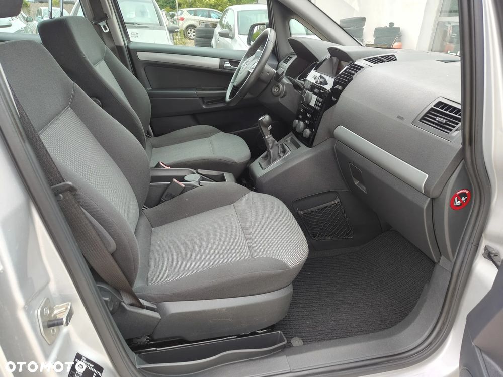 Opel Zafira - 15