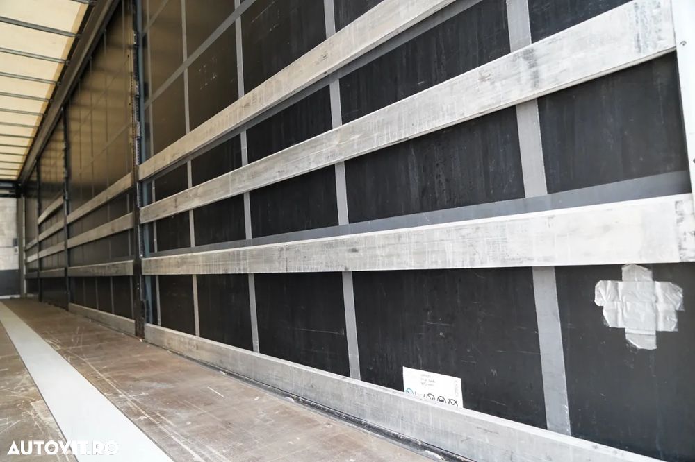 Schwarzmuller CORTINĂ / STANDARD / ACOPERIȘ RIDICAT / AXĂ RIDICATĂ / SAF - 17