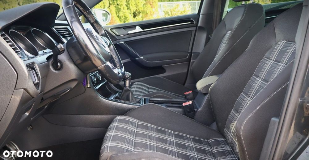 Volkswagen Golf - 15