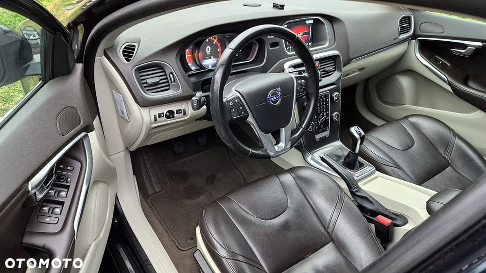 Volvo V40 D2 Drive-E Momentum - 7