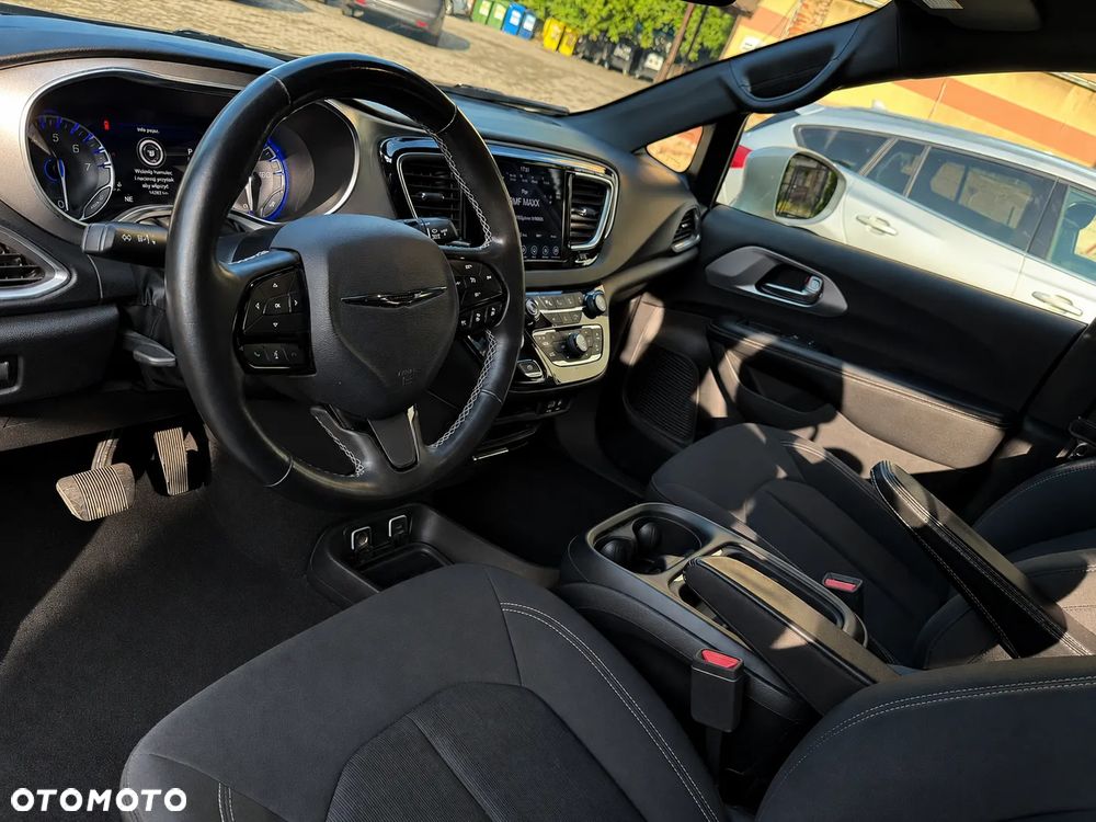 Chrysler Pacifica - 21