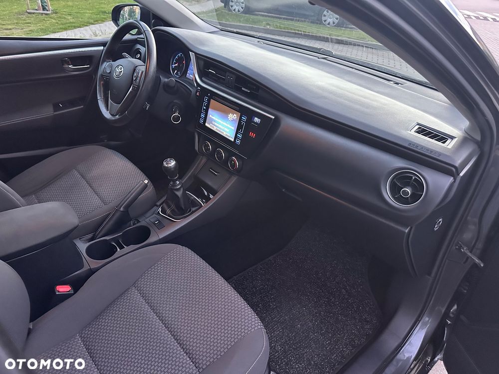 Toyota Corolla 1.6 Classic Plus - 18