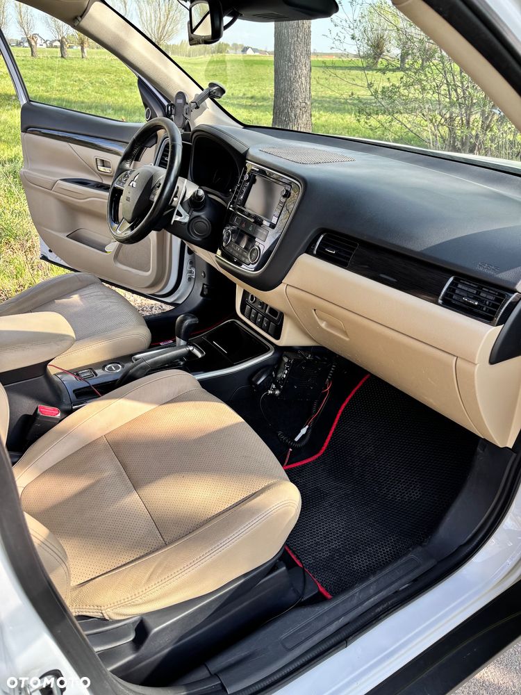 Mitsubishi Outlander 2.0 Instyle Navi 4WD CVT - 13