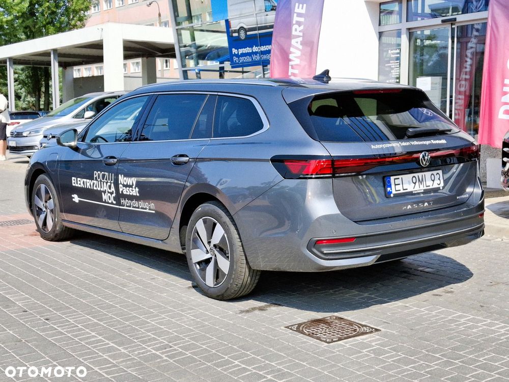 Volkswagen Passat - 4