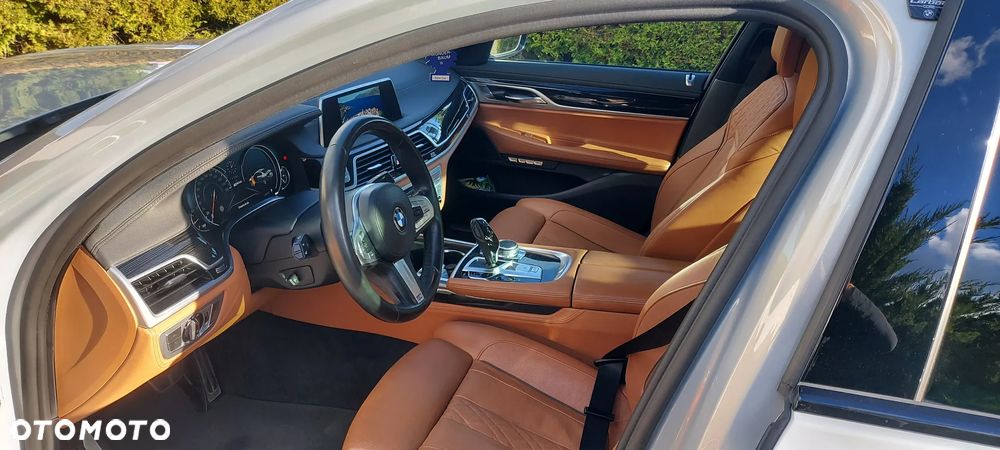 BMW Seria 7 740e iPerformance - 7