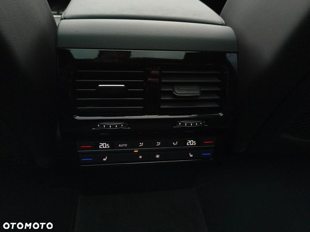Volkswagen Touareg - 32