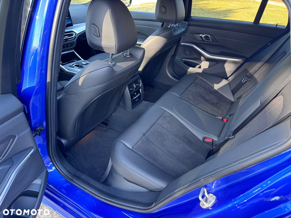 BMW Seria 3 320d xDrive M Sport sport - 23