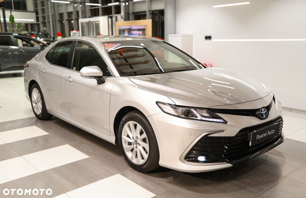 Toyota Camry - 4