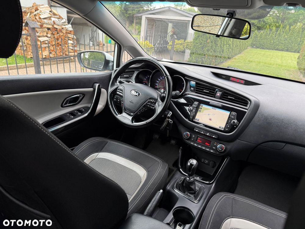 Kia Ceed 1.6 CRDi 136 ISG SW Spirit - 13