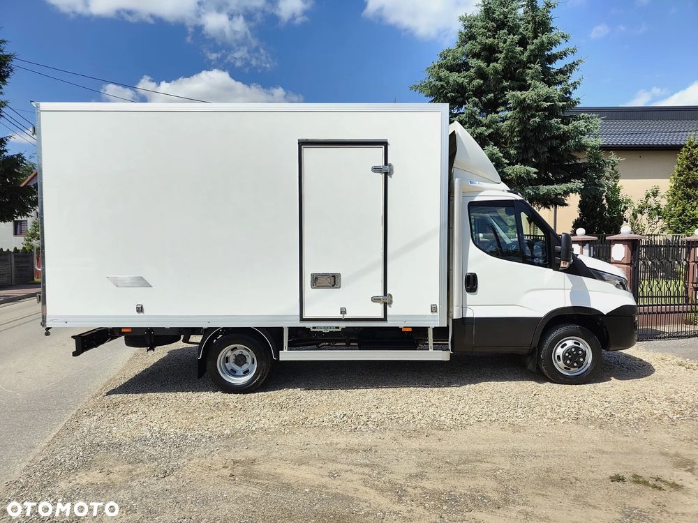 Iveco DAILY 50/35c15 3.0d 150KM** BLIŹNIAK** Kontener 8-EuroPalet + DRZWI BOCZNE** POLSKI SALON** 233 tyś KM** DMC do 3.5T kat.B** - 2