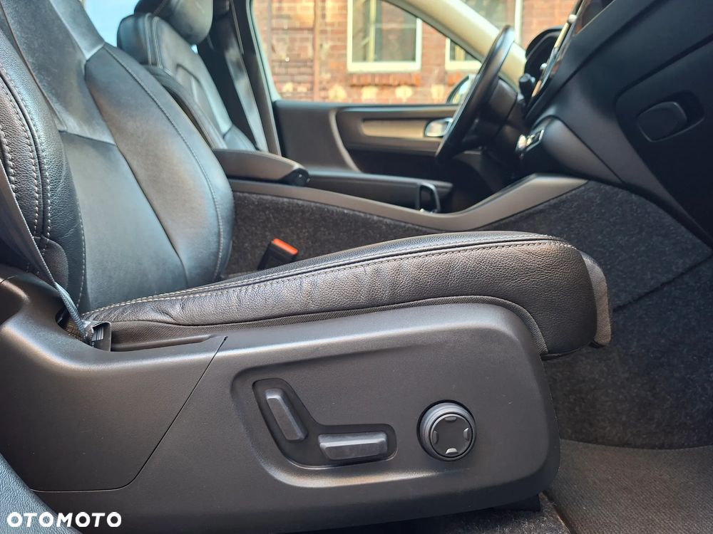 Volvo XC 40 D4 AWD Geartronic Inscription - 28