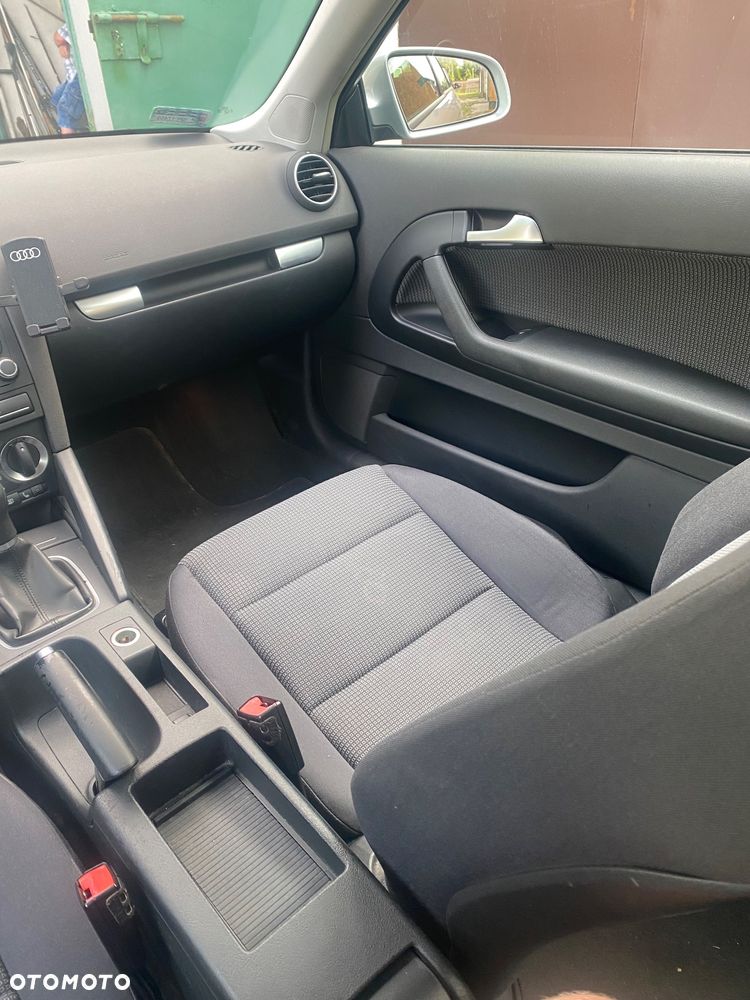 Audi A3 3-drzwiowe 1.6 Attraction - 8