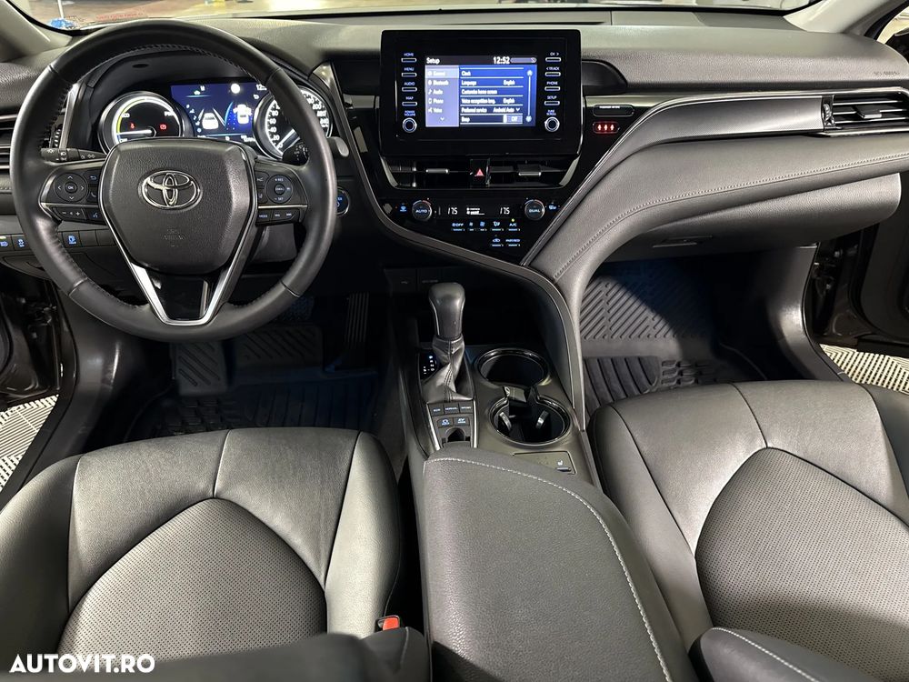 Toyota Camry - 10