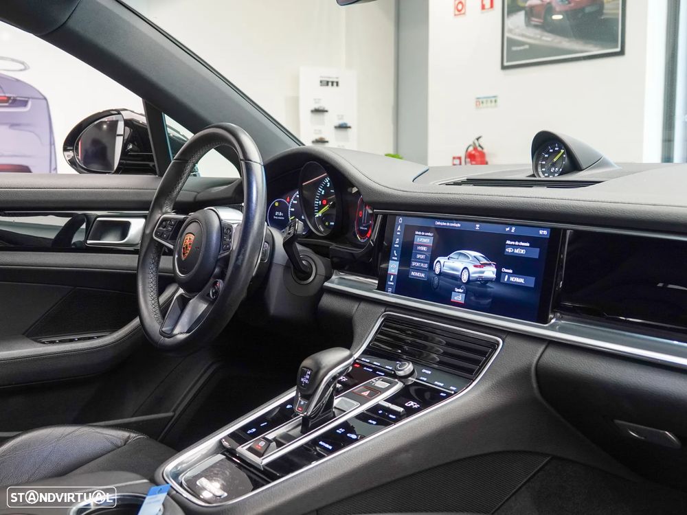 Porsche Panamera 4 E-Hybrid - 28