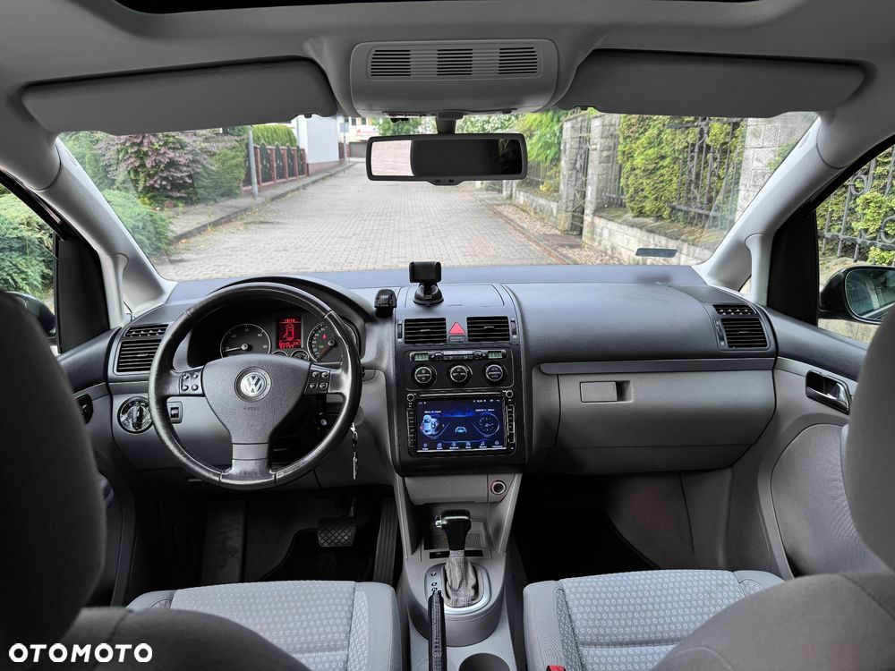 Volkswagen Touran 1.9 TDI Conceptline DSG - 6
