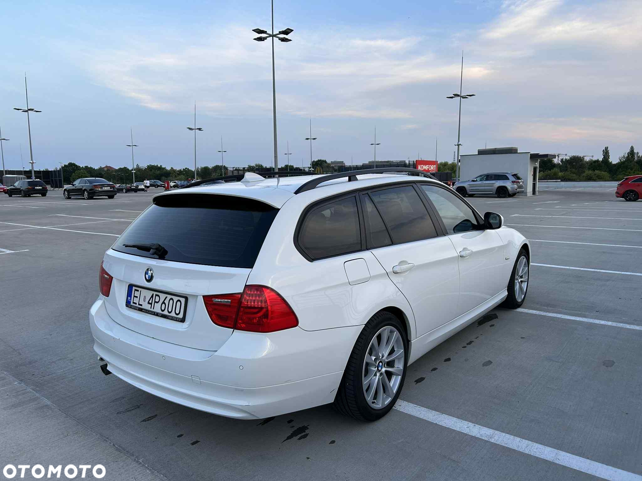 BMW Seria 3 318d DPF Touring - 6