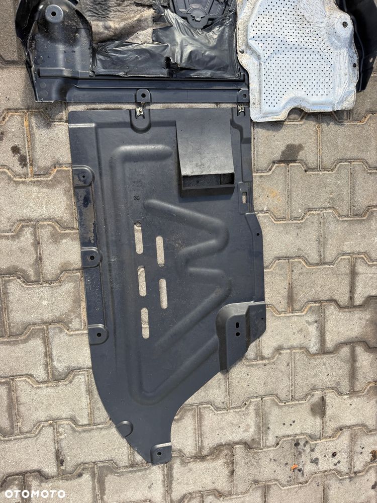 Osłona pod silnik skrzynie osłony pod auto e81 e87 bardzo ładna ! - 3