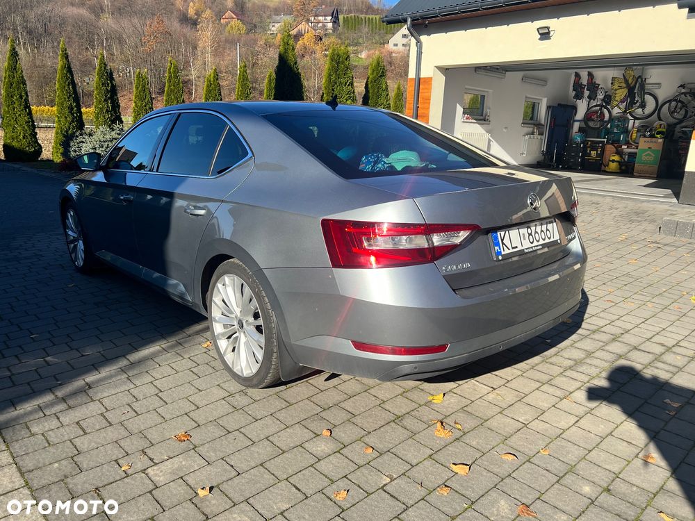 Skoda Superb 2.0 TDI Style DSG - 4