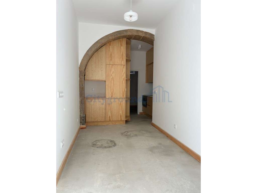Apartamento T1 remodelado em Santa Apolónia - Grande imagem: 2/11
