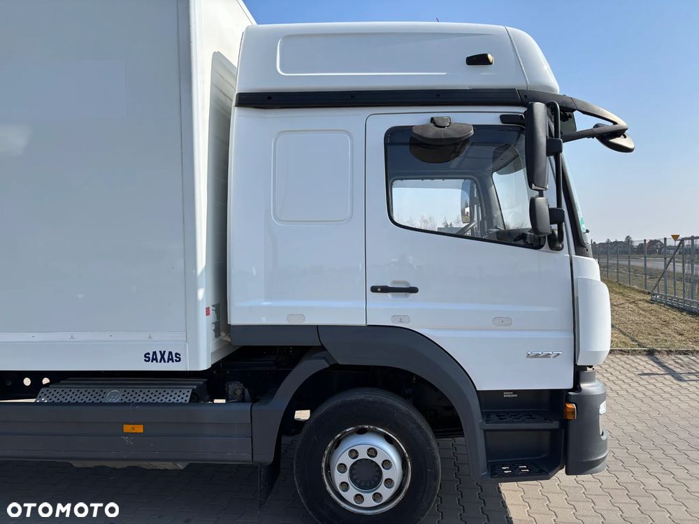 Mercedes-Benz ATEGO 1227 kontener z windą ,  kabina sypialna , webasto, klimatyzacja, niski przebieg , bezwypadkowy. (nie 1224, 1230) - 5